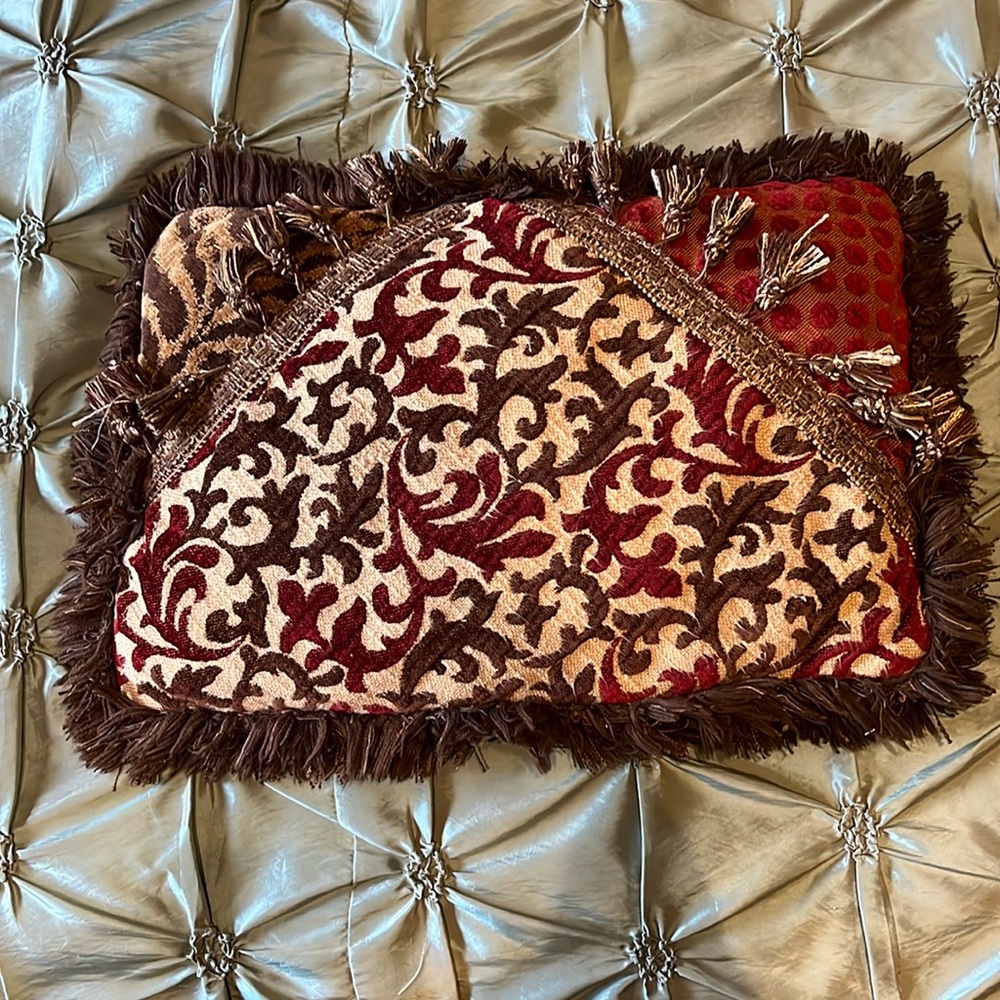 Posh decor accent pillow 21” X  15”